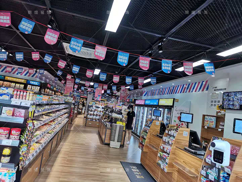 零食店鋪裝修完工現(xiàn)場實景圖